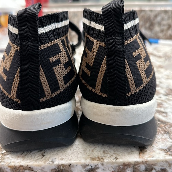 Fendi sneakers size 41 - Picture 3 of 10